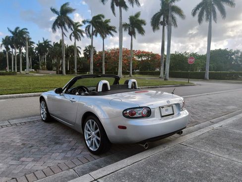 Used 2006 MAZDA MX-5 Miata Grand Touring RWD image 14