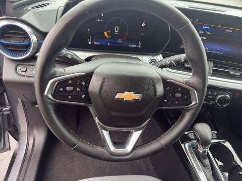 Used 2024 Chevrolet Trax LT w/ Driver Confidence Package FWD image 16