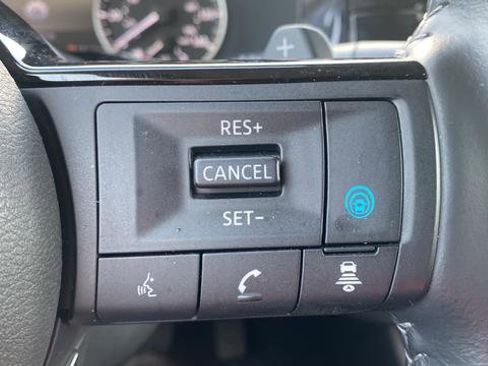 Used 2023 Nissan Pathfinder SL AWD/4WD image 29
