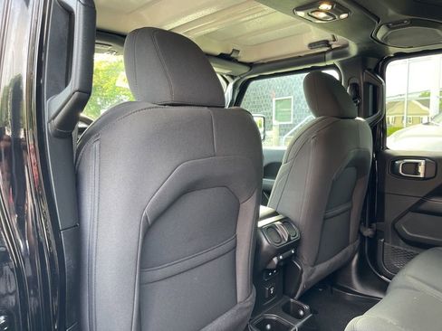 Used 2023 Jeep Wrangler Unlimited Sahara w/ Cold Weather Group AWD/4WD image 20
