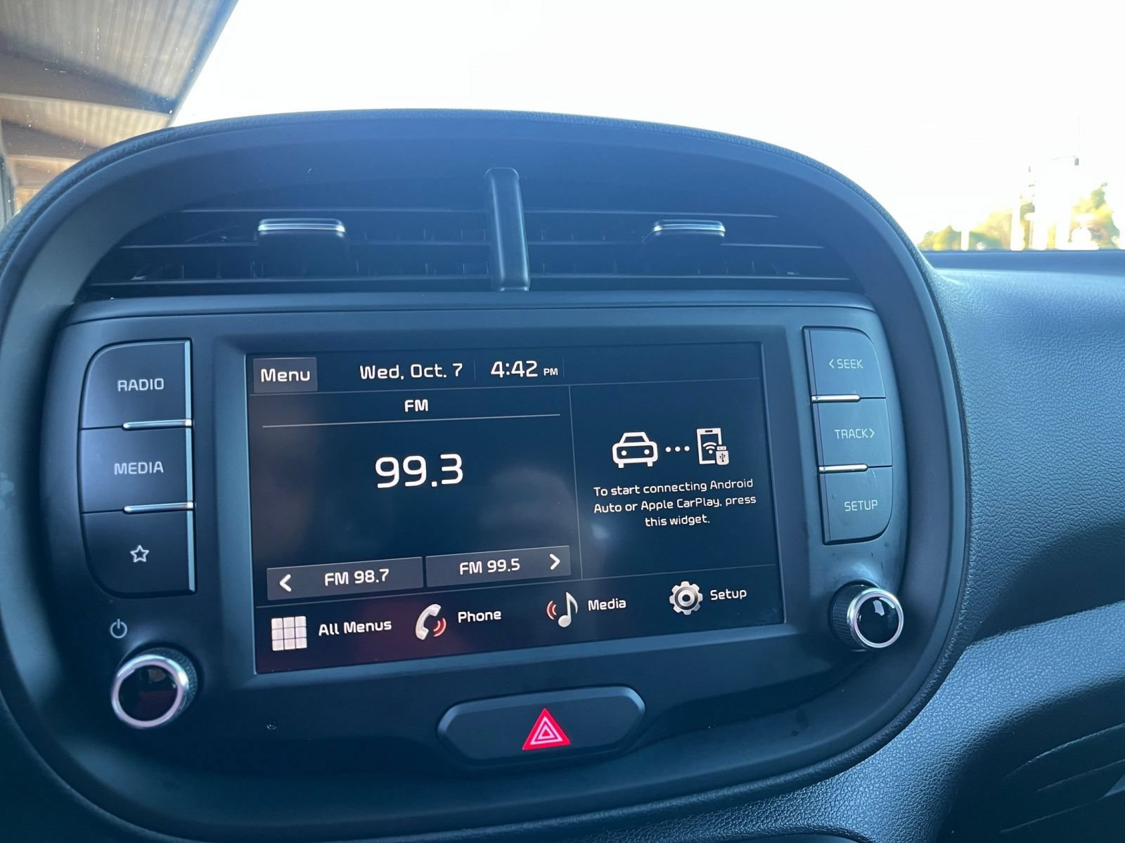 Used 2025 Kia Soul LX w/ LX Technology Package FWD image 19