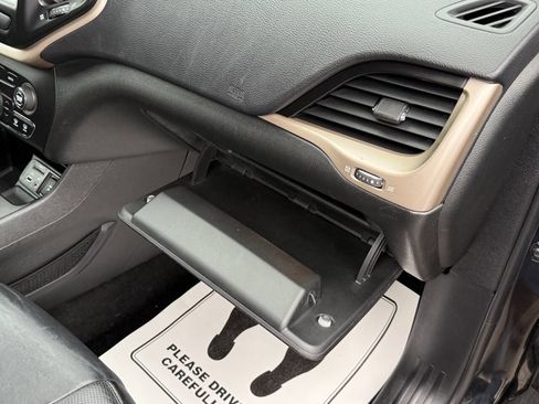 Used 2014 Jeep Cherokee Limited w/ Luxury Group image 8