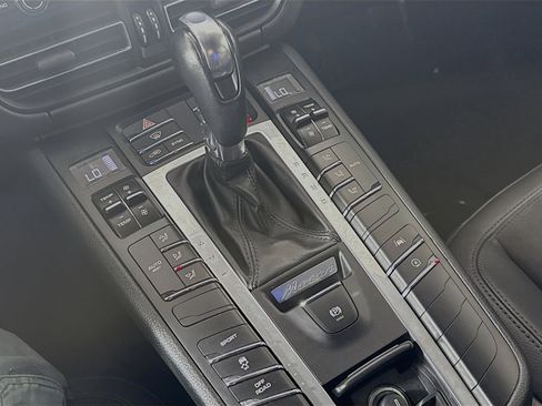 Used 2021 Porsche Macan image 18