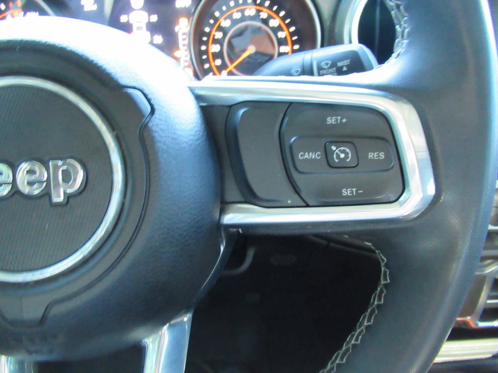 Used 2023 Jeep Gladiator Overland AWD/4WD image 25