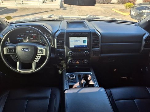 Used 2021 Ford Expedition XLT image 3