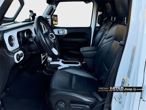 Used 2020 Jeep Wrangler Unlimited Sahara image 9