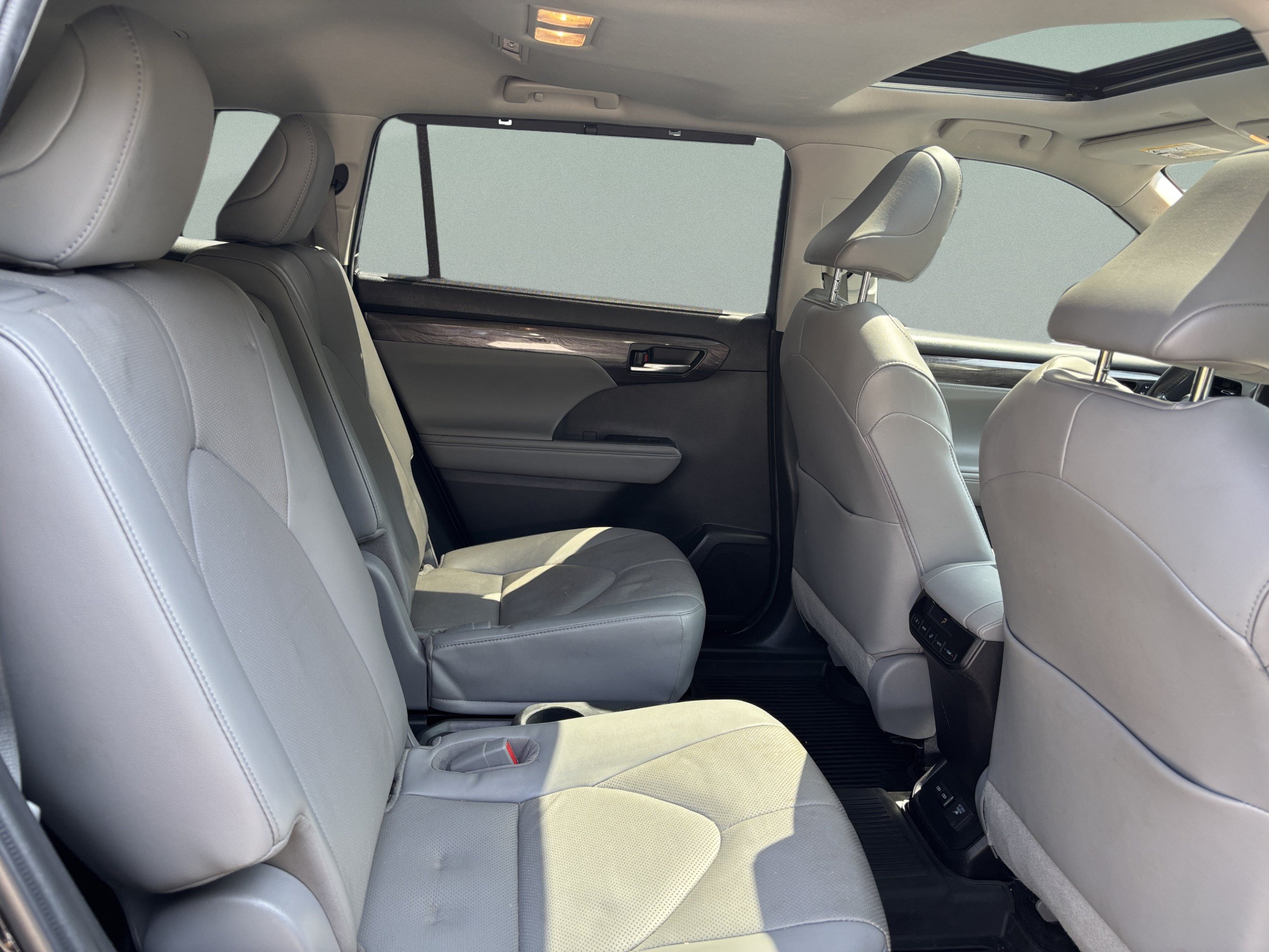 Used 2022 Toyota Highlander Limited AWD/4WD image 27