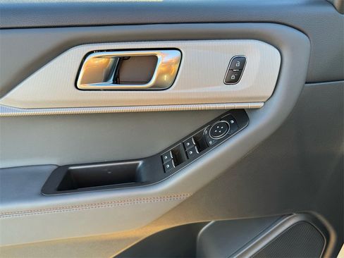 New 2025 Ford Explorer Active w/ Active Comfort Package image 9