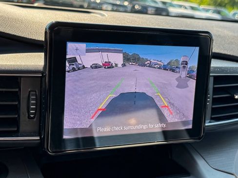 Used 2023 Ford Explorer XLT w/ Equipment Group 202A AWD/4WD image 33