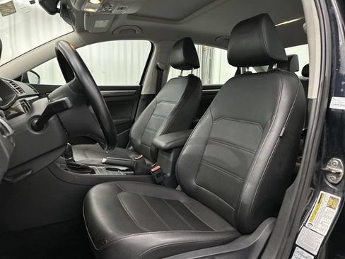 Used 2017 Volkswagen Passat 1.8T SE FWD image 16