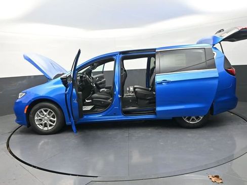 New 2026 Chrysler Pacifica Select image 32