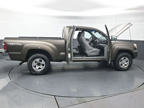 Used 2013 Toyota Tacoma 4x4 Access Cab V6 w/ TRD Off-Road Pkg image 41