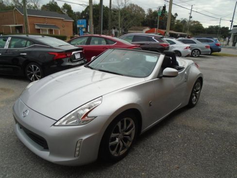 Used 2013 Nissan 370Z Roadster RWD image 19