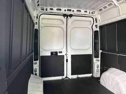 Used 2025 RAM ProMaster 2500 w/ Convenience Group FWD image 32