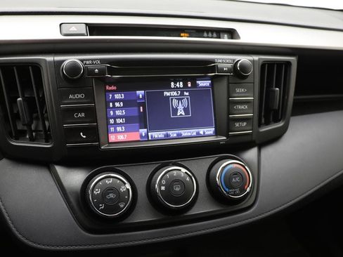 Used 2018 Toyota RAV4 LE image 20