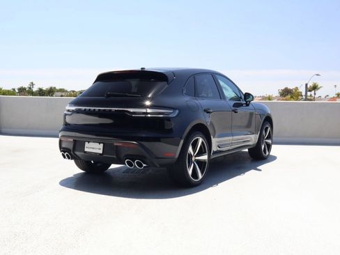 Certified 2025 Porsche Macan AWD/4WD image 9