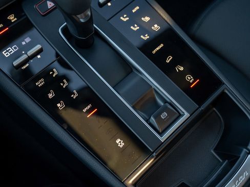 New 2026 Porsche Macan AWD/4WD image 20
