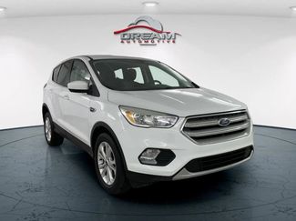 Used 2019 Ford Escape SE image 1