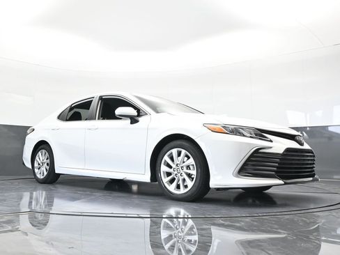 Used 2024 Toyota Camry LE image 61