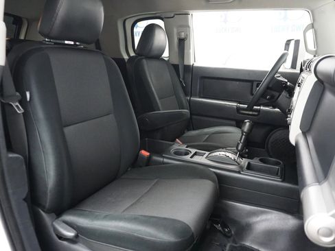 Used 2010 Toyota FJ Cruiser image 17