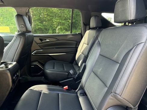 Used 2026 Chevrolet Traverse LT w/ Enhanced Driving Package AWD/4WD image 17