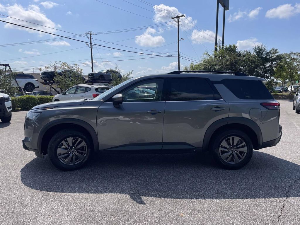 Used 2025 Nissan Pathfinder SV FWD image 6