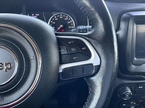 Used 2018 Jeep Renegade Latitude w/ Cold Weather Group AWD/4WD image 18