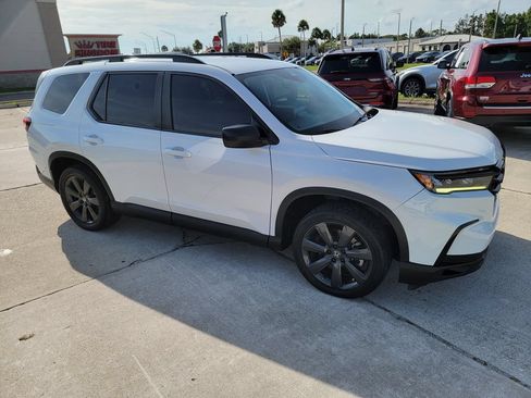 Used 2023 Honda Pilot Sport image 7
