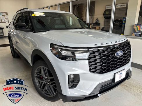 New 2026 Ford Explorer ST-Line w/ ST-Line Street Pack AWD/4WD image 2