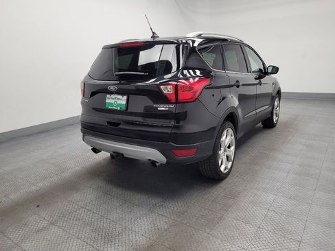 Used 2019 Ford Escape Titanium image 9