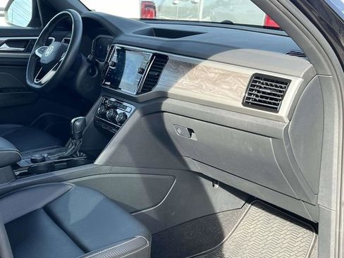 Used 2022 Volkswagen Atlas Cross Sport SE image 25