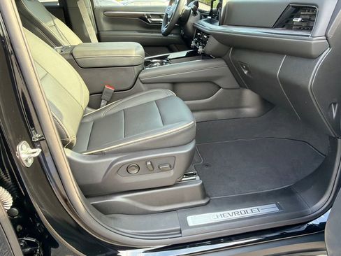 Used 2025 Chevrolet Tahoe Premier RWD image 13