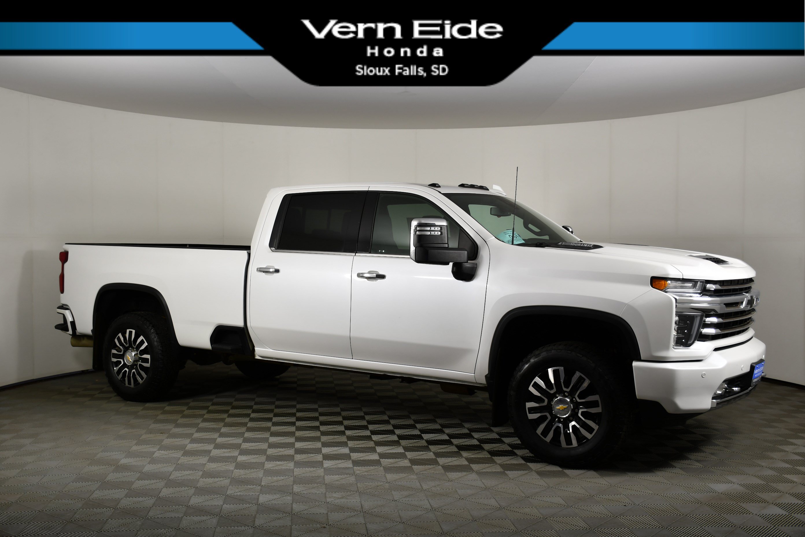 Used 2022 Chevrolet Silverado 3500 High Country w/ Safety Package II AWD/4WD image 1