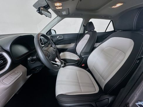 Used 2025 Hyundai Venue SEL image 13