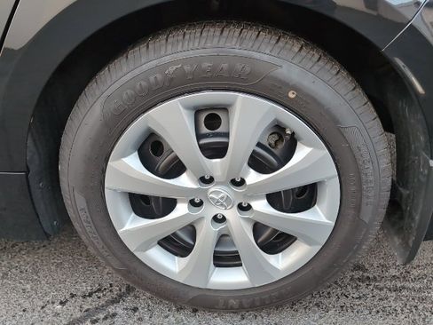 Used 2022 Toyota Corolla LE image 11