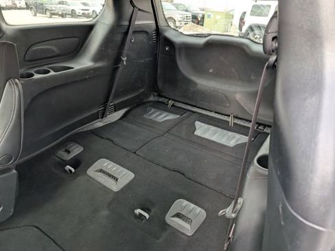 Used 2023 Chrysler Pacifica Touring image 18