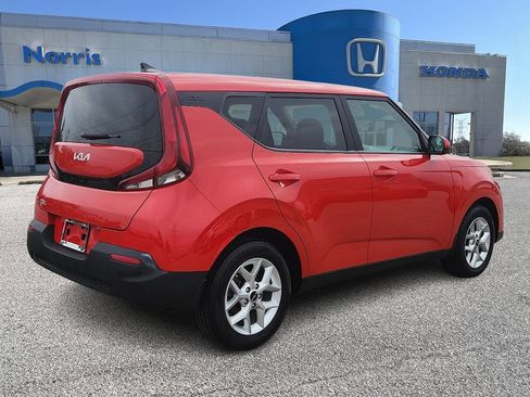 Used 2022 Kia Soul LX w/ Technology Package FWD image 4