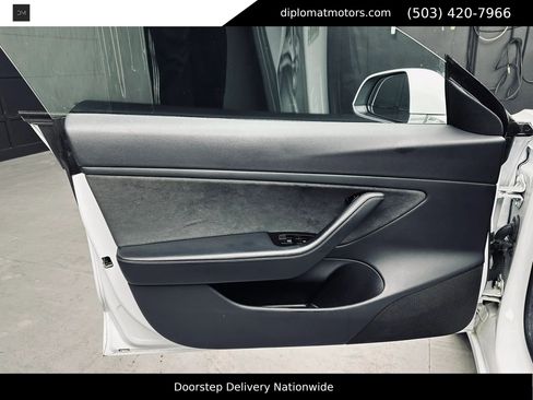 Used 2018 Tesla Model 3 Long Range RWD image 25