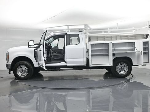 New 2026 Ford F350 XL w/ FX4 Off-Road Package AWD/4WD image 3