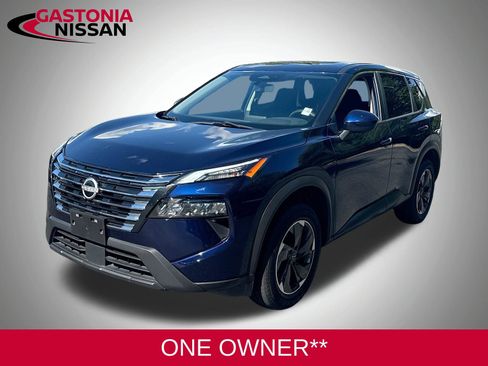 Used 2024 Nissan Rogue SV AWD/4WD image 3