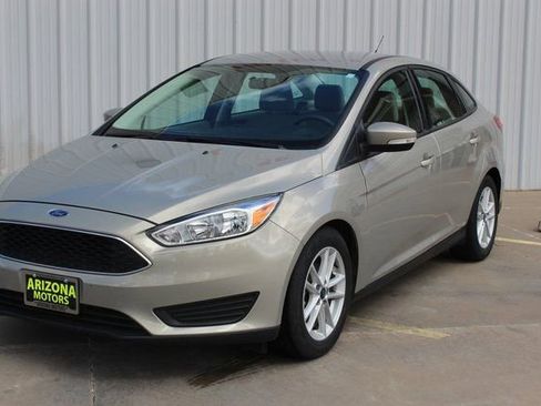 Used 2016 Ford Focus SE image 1