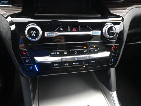 Used 2023 Ford Explorer Limited image 21