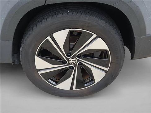 Used 2023 Volkswagen Taos SE w/ Panoramic Sunroof Package AWD/4WD image 20