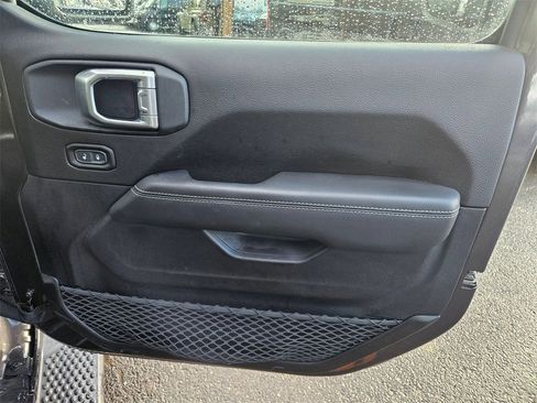 Used 2020 Jeep Wrangler Unlimited Sahara image 17
