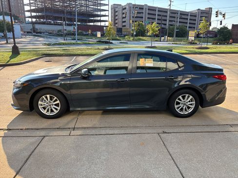 Used 2025 Toyota Camry LE FWD image 5