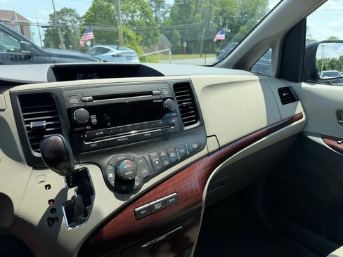 Used 2014 Toyota Sienna XLE AWD/4WD image 13