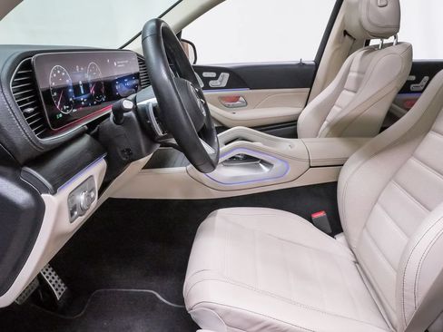 Used 2024 Mercedes-Benz GLS 450 4MATIC image 9