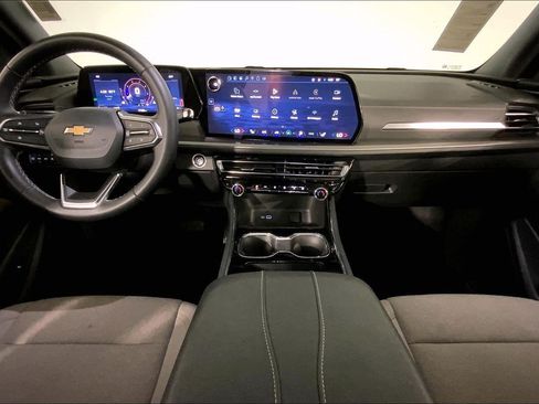 Used 2025 Chevrolet Traverse LT AWD/4WD image 15