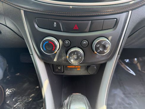 Used 2018 Chevrolet Trax LS AWD/4WD image 14