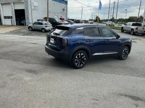 Used 2025 Nissan Kicks SV AWD/4WD image 8